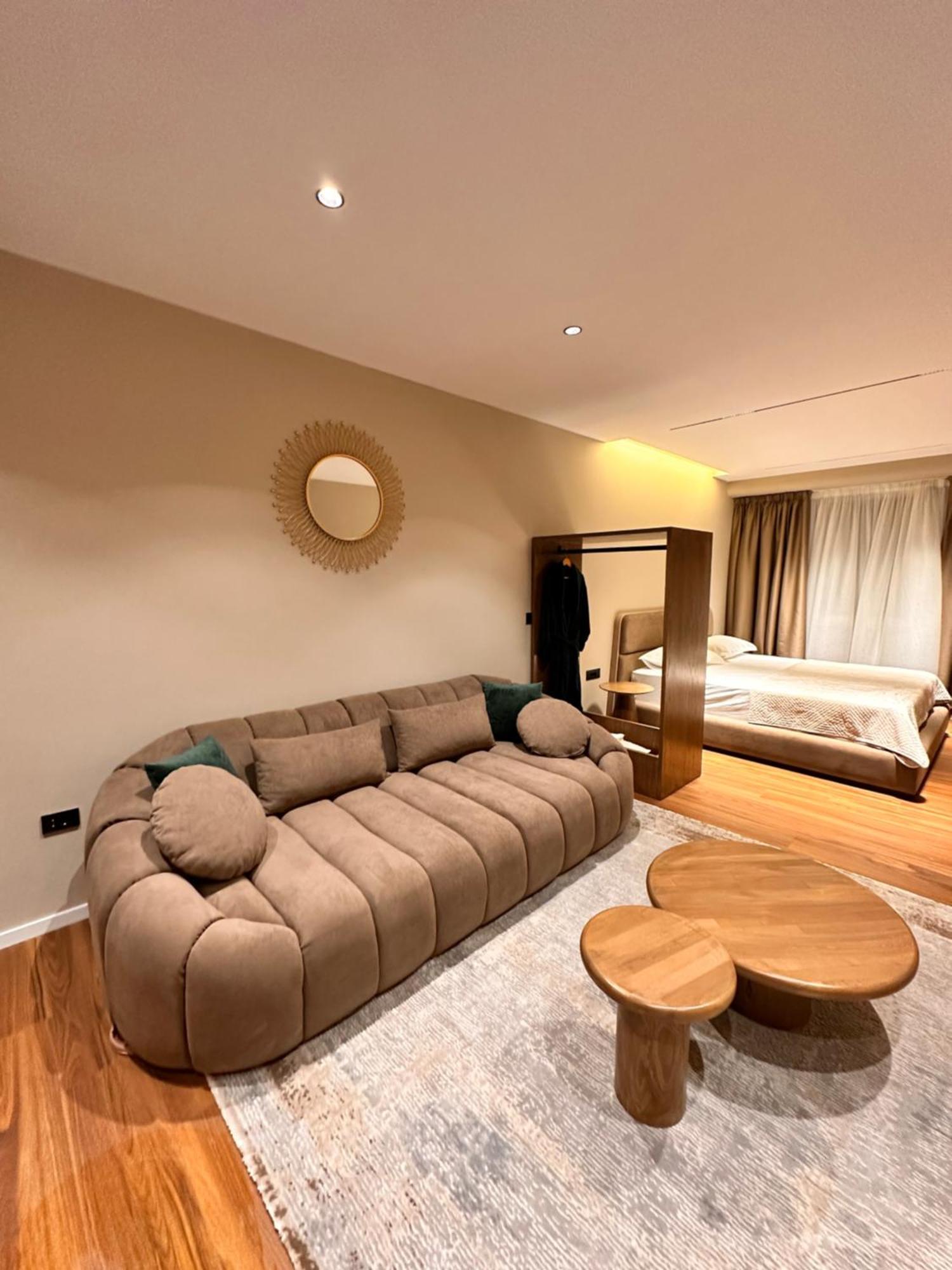 Apartament Aia & *